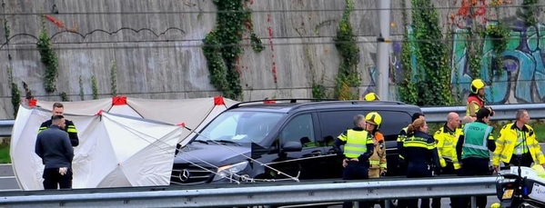 Ongeval lijkwagen op A12