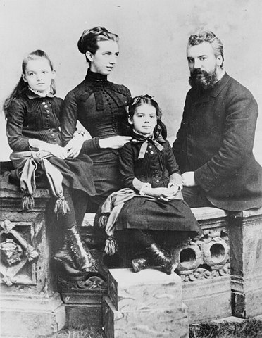 Alexander Graham Bell and family 1