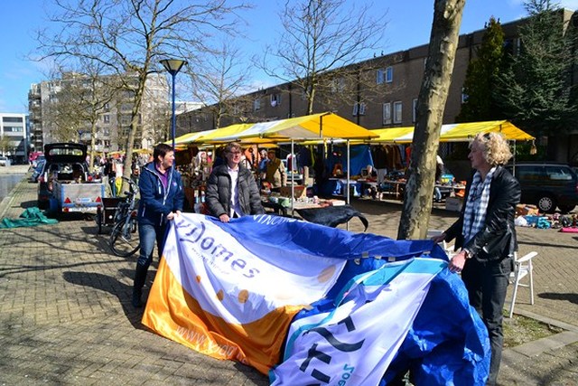 Onthulling bankje aan de dobbe