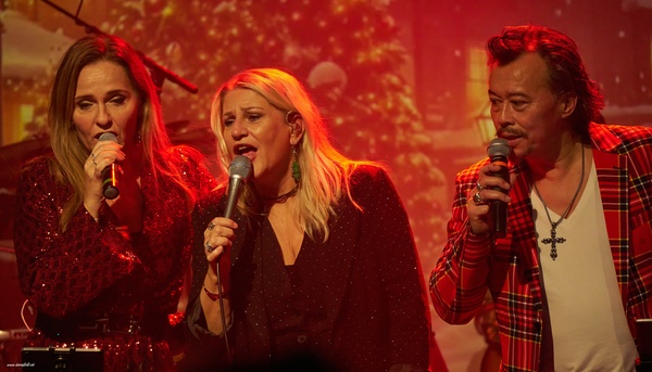 I AM MUSIC live band tijdens Christmas Singalong in Poppodium Boerderij