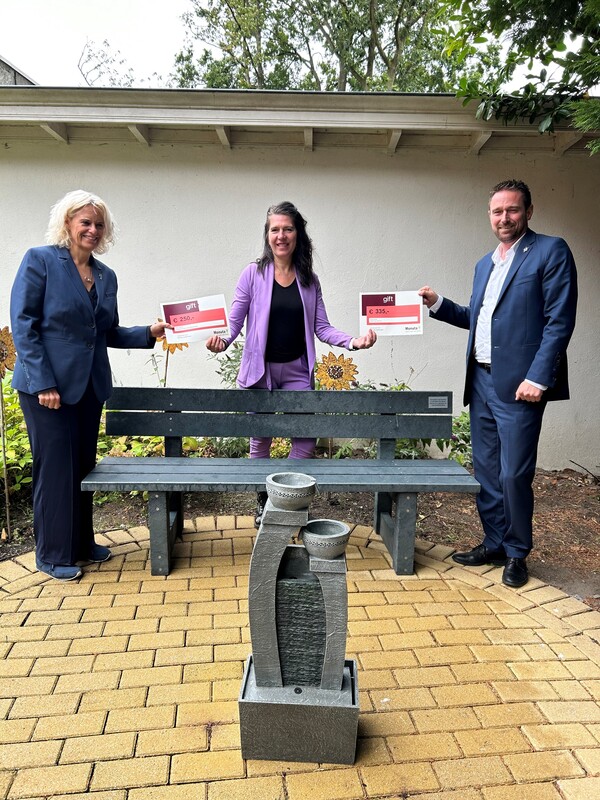 Cheque overhandiging Domus