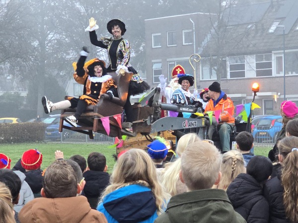 Aankomst Sint IKC Prins Claus 1