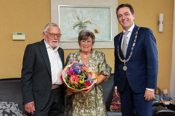 Burgemeester Bezuijen 60 jarig bruidspaar Rog van der Schans 05