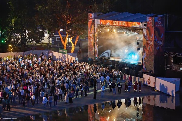 Live at the lake 25 3 ZA