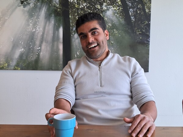 Foto van Esmael Zamani, lijsttrekker van D66 Zoetermeer.