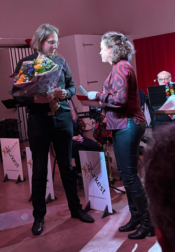 Peter bedankt Sophies bigband