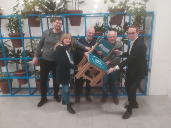 Overdracht Toekomststoel foto Flip Bakker