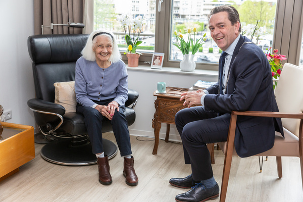 103 jarige mevrouw van Hoefen Wijsard Brouwer 006