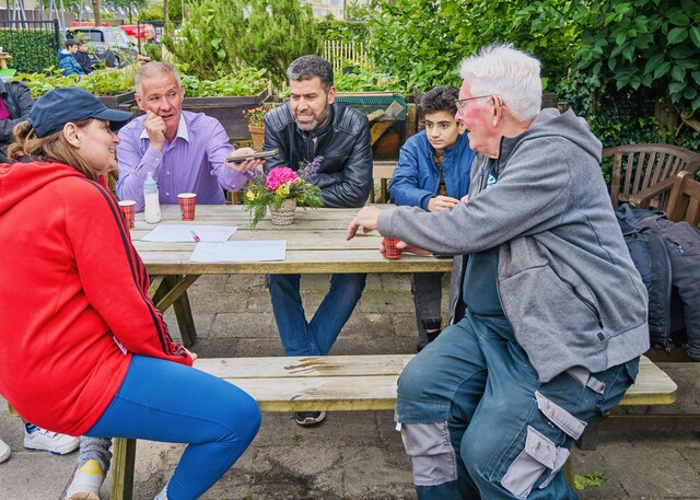 Door mee te doen aan Leiderschap in de buurt leer je hoe je een eigen buurtinitiatief opzet of versterkt fotograaf Leon Koppenol