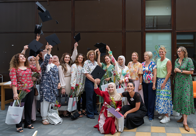 Foto 2 Blije deelnemers. Geslaagd voor hun mbo2 opleiding Helpende Zorg en Welzijn fotograaf Hans Heemskerk