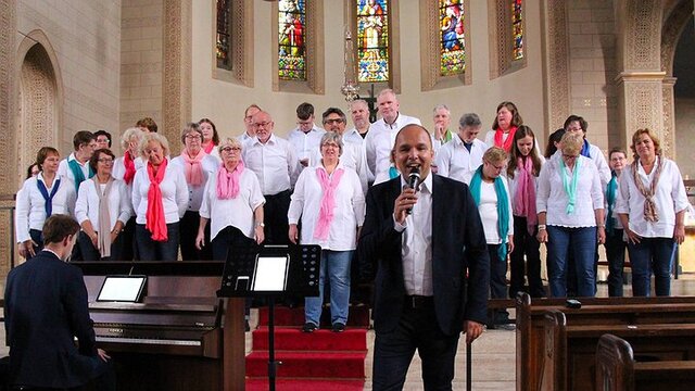 The Sprinter Singers.jpg.720x405 q85 box 04120481191 crop detail