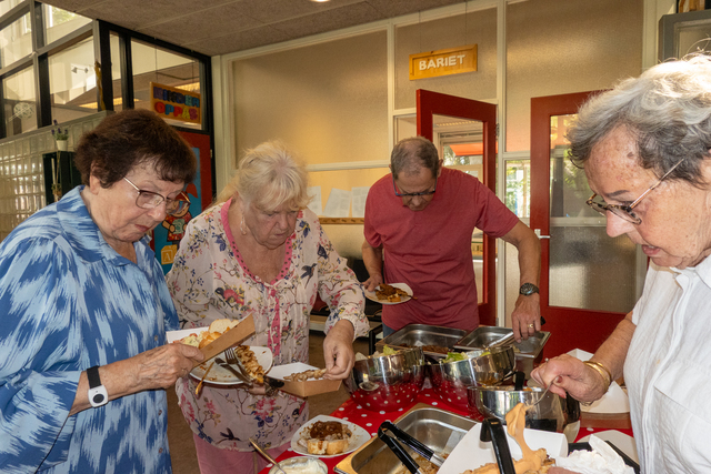Zomer BBQ brengt buurtbewoners samen in PiëzoCentrum Buytenwegh foto Stichting Piëzo
