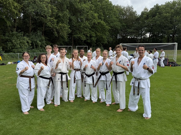 Dojo Hokori Meiyo haalt zwarte banden op Zomerkamp Papendal
