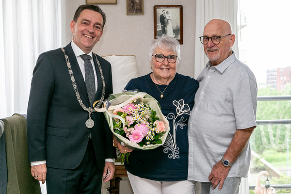 60 jarig bruidspaar Van Laar 005