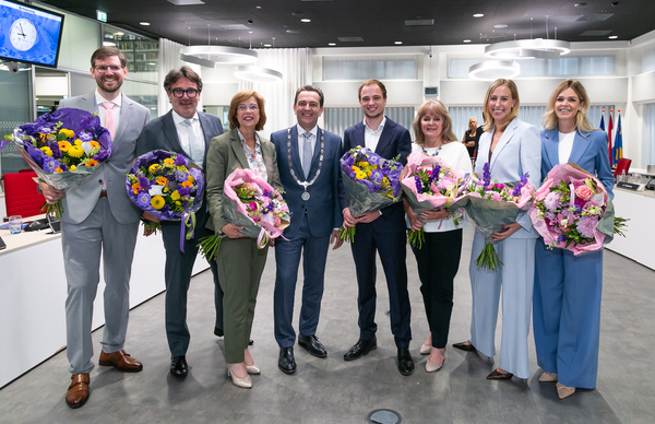 Zoetermeer installeert college met zeven wethouders