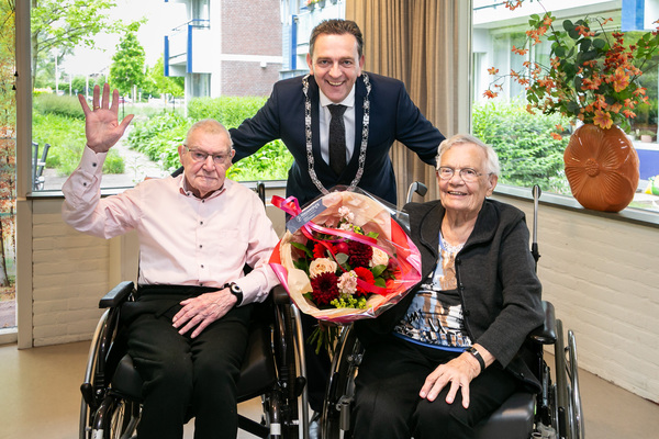 65 jarig bruidspaar Van Oostrum 004