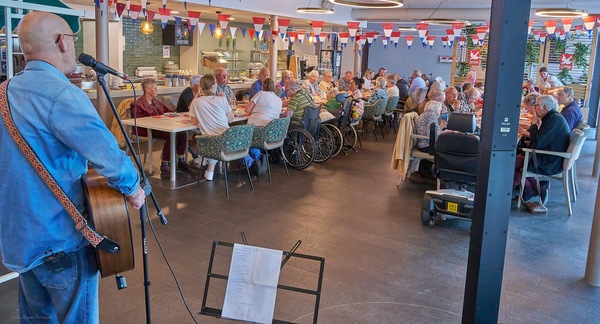 Vrijheidsmaaltijd foto Leon Koppenol