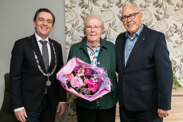 60 jarig bruidspaar Van den Houten 005