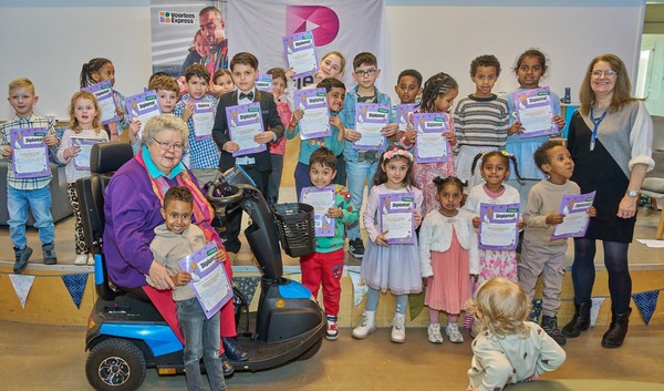 Feestelijk diploma uitreiking bij de VoorleesExpress fotograaf Leon Koppenol