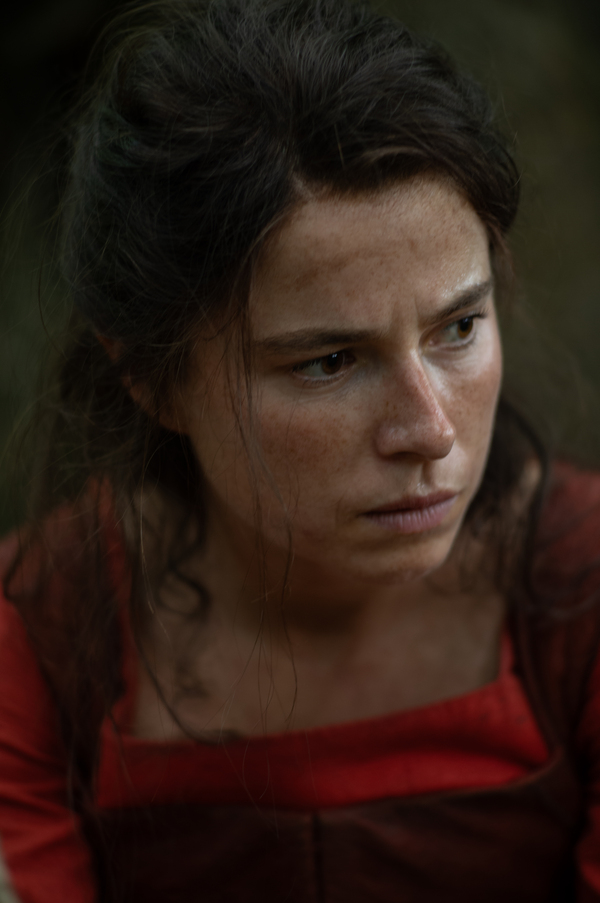 4238_D004_00159_RJessie Buckley stars as Agnes in director Chloé Zhao’s HAMNET, a Focus Features release.Credit: Agata Grzybowska / © 2025 FOCUS FEATURES LLC