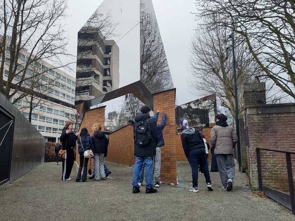 Foto namen monument Alfrink