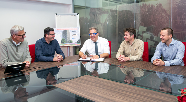 Projectontwikkelaars in overleg aan tafel