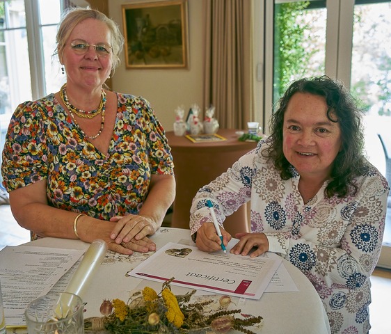 Certificaten uitgereikt aan deelnemers Leiderschap in de Buurt fotograaf Leon Koppenol